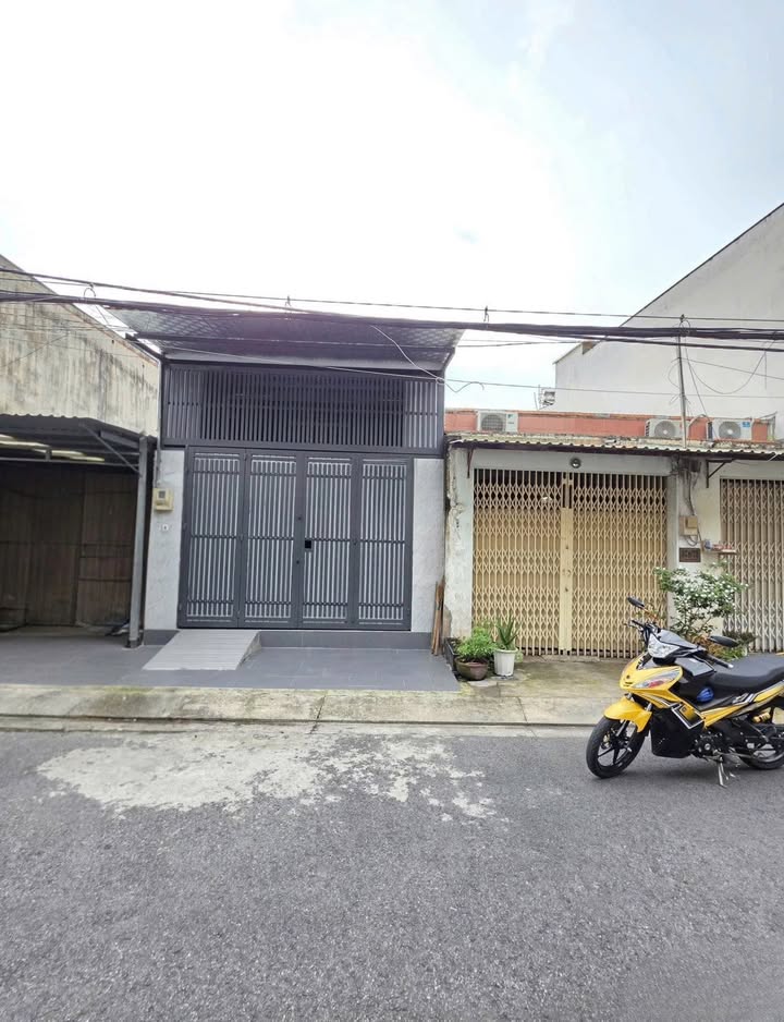 Nhà riêng Tân Bình 112m² giá 10.2 tỷ - Ô tô tận cửa, gần Đầm Sen!