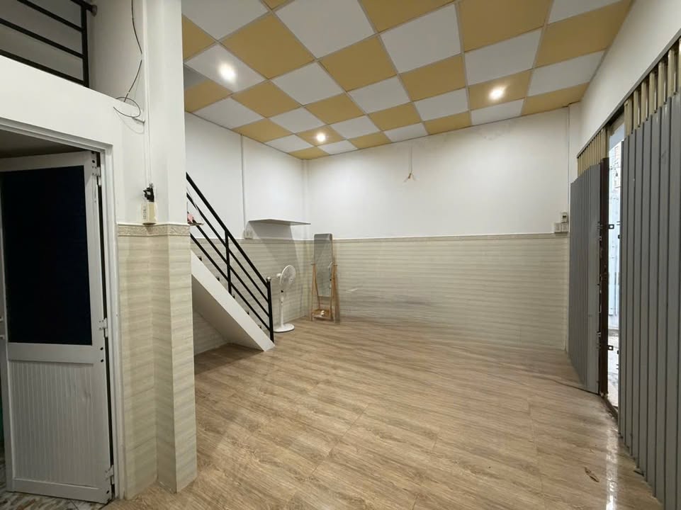 Nhà góc 2 mặt tiền hẻm gần chợ cũ - 20m² giá 650 triệu - Sẵn sàng vào ở!