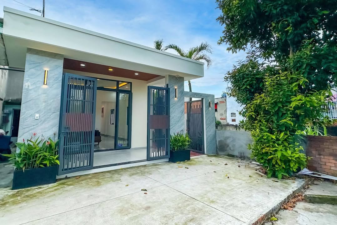 Nhà vườn Hóc Môn 158m² giá 5.9 tỷ - Thiết kế thoáng mát, sẵn sàng vào ở!