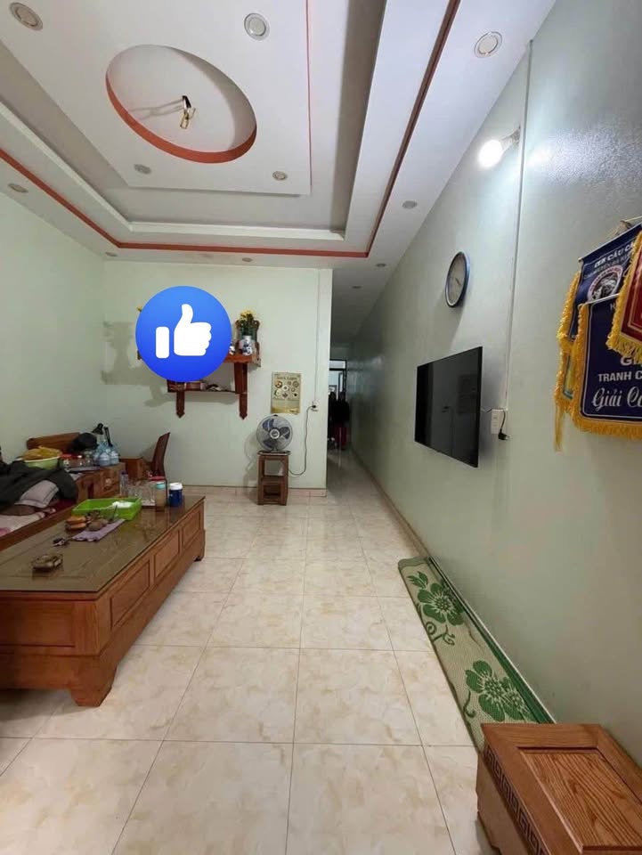 Nhà cấp 4 tại ngõ đường Lê Hoàn, 80m² giá 1.35 tỷ - Dân cư đông đúc, tiện ích đầy đủ!