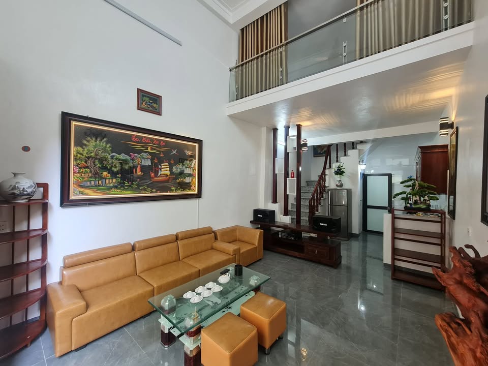 Nhà 3 tầng ngõ Hoàng Văn Thụ, 40m² giá 1.95 tỷ - Sẵn sàng vào ở ngay!