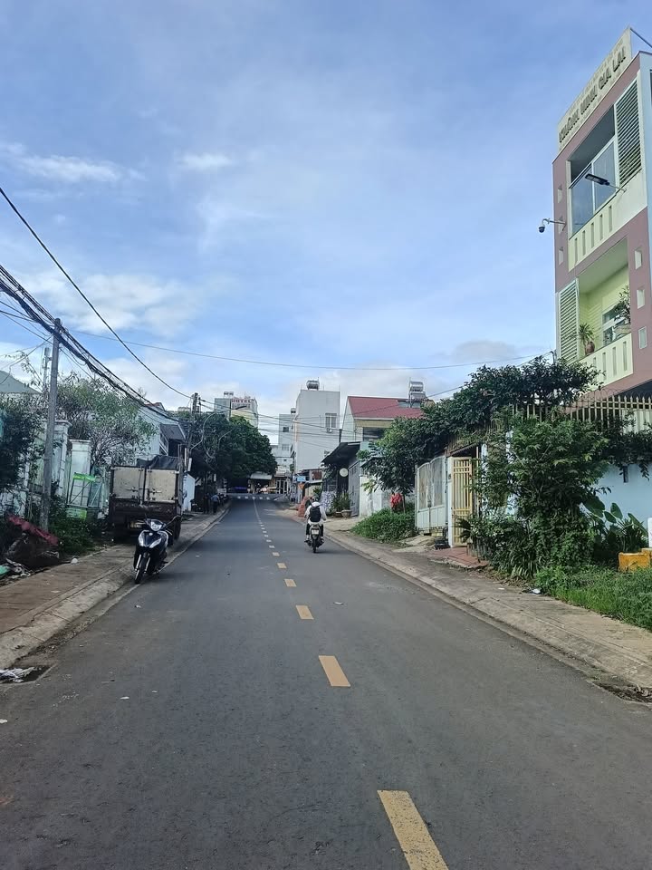 Đất nền lô góc mặt tiền đường Hoàng Văn Thái, Pleiku 280m² giá 8 tỷ - Cơ hội đầu tư vàng!