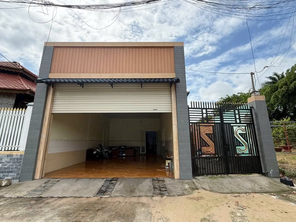 Bán nhà mặt tiền QL13, Phường Mỹ Phước, 450m² - Nhà mới xây, giá tốt!