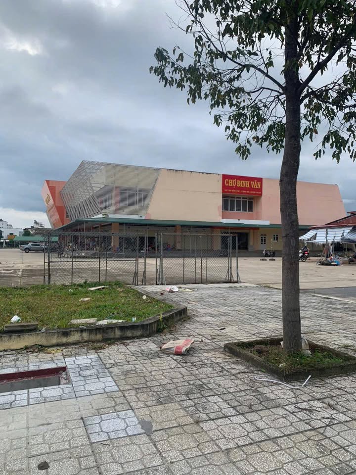 Nhà mặt tiền chợ mới Đinh Văn, Lâm Hà 126m² giá 4 tỷ - Cơ hội đầu tư tuyệt vời!