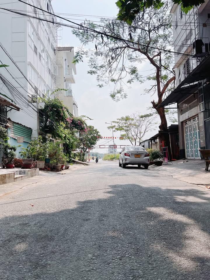 Căn hộ dịch vụ tại Khu Làng Đại Học Quận 7 100m² giá 16 tỷ - Đầu tư sinh lời cao!