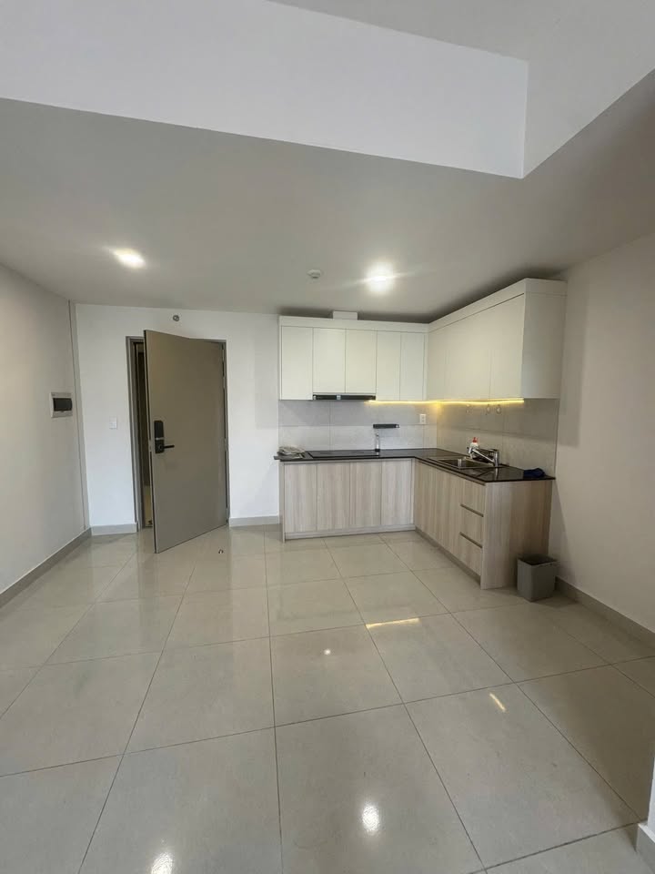 Căn hộ The Dragon Castle Hạ Long 74m² giá 2.4 tỷ - Tầng cao, ban công hướng Nam mát mẻ!