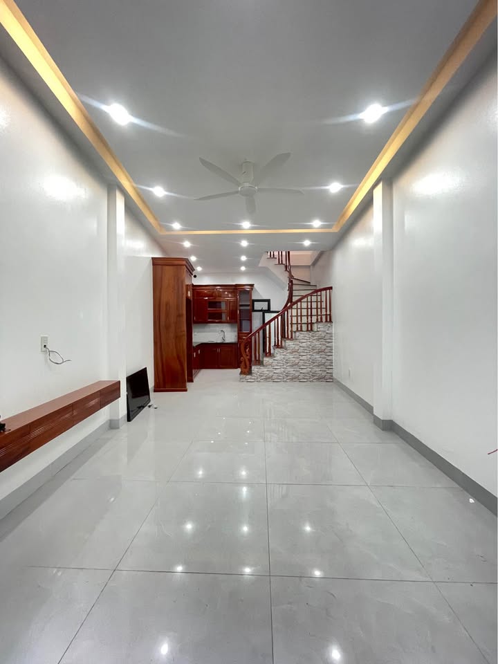 Nhà 3 tầng mới xây tại phường Trần Lãm, Thái Bình 40m² - Dân trí cao, vị trí thuận lợi!