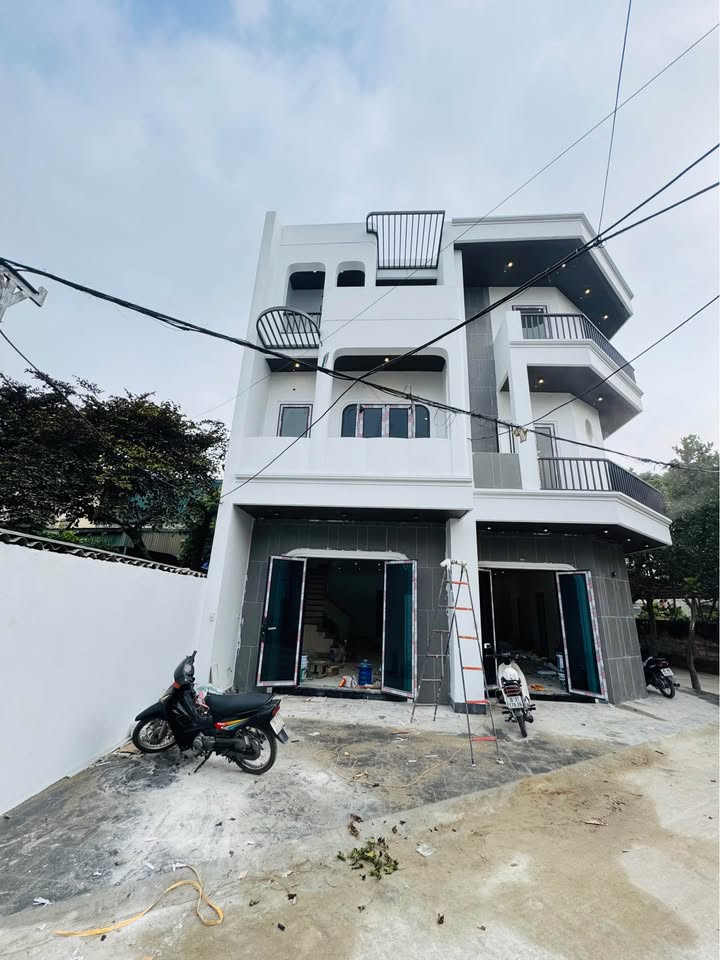 Nhà phố 3 tầng đường ô tô đánh võng Quảng Hưng 70m² giá 3 tỷ - Đầu tư sinh lời ngay!