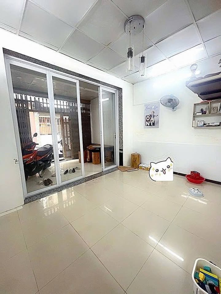 Nhà riêng Lạc Long Quân, Tân Bình 61m² giá 8.1 tỷ - Sổ hồng riêng, xe 7 chỗ vào tận nhà!