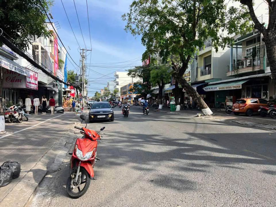 Bán nhà mặt tiền đường Bùi Thị Trường, Phường 5, TP. Cà Mau - Kinh doanh đắc địa!