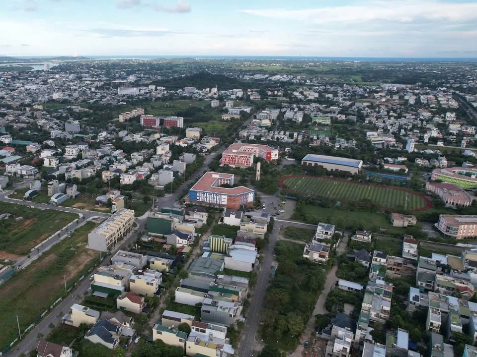 Đất biệt thự KDC Tây Phan Đình Phùng, Quảng Ngãi 184m² giá 3.7 tỷ - Sẵn sàng đầu tư!