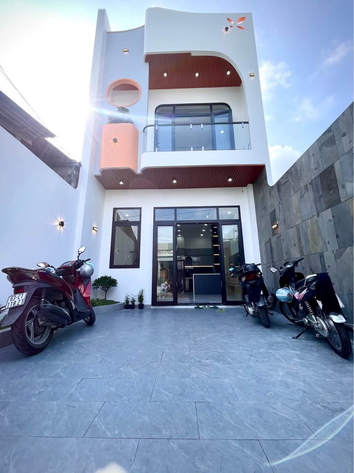 Nhà lầu đúc Phường 6, TP. Mỹ Tho 85m² giá 2.98 tỷ - Sẵn sàng vào ở ngay!