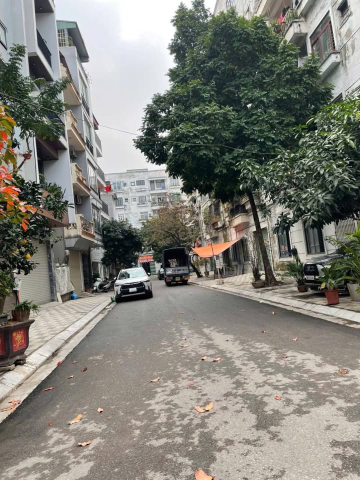 Nhà 5 tầng Phúc Hoa Tây Hồ 74m² giá 25 tỷ - Vỉa hè ô tô tránh