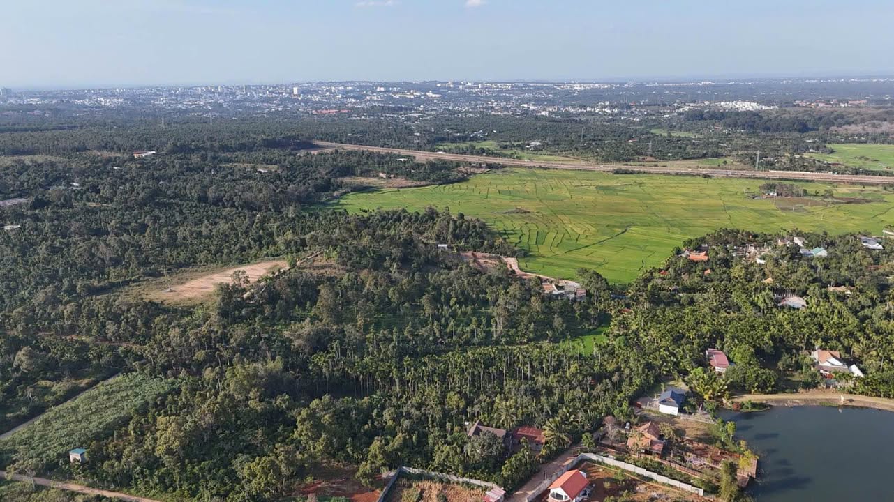 Đất thổ cư 500m² tại đường Ngựa Komleo, Buôn Ma Thuột giá chỉ 1.95 tỷ - Hướng view đẹp!