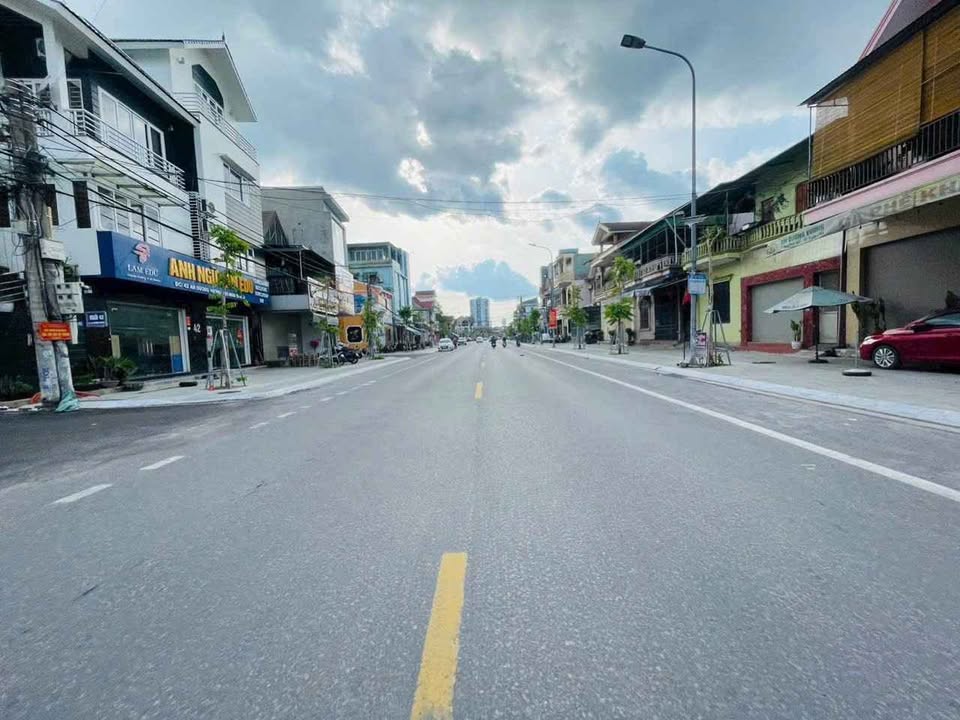 Nhà mặt đường An Dương Vương, 81m², giá chỉ 1x tỷ - Kinh doanh sầm uất!