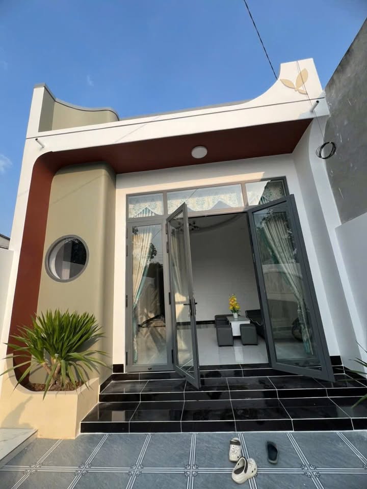 Nhà phố Trường Chinh Tây Ninh 165m² giá 1.75 tỷ - Sẵn sàng vào ở ngay!