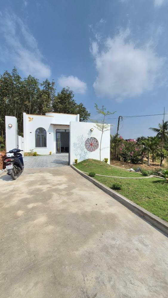 Nhà FrontHouse 168m² Phường Long Hoa, Tây Ninh - Mặt tiền đường Hóc Trâm, giá chỉ 1.19 tỷ!