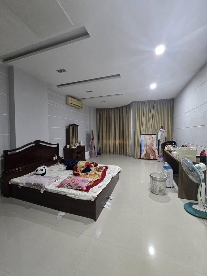 Nhà phố 176 Lý Tự Trọng, Đà Nẵng, 81m² giá 10.2 tỷ - Chất lượng tuyệt vời, sổ hồng nở hậu!