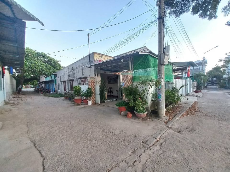 Nhà góc 2 mặt tiền Phủ Hà, 102m² giá 1.8 tỷ - Sẵn sàng an cư!