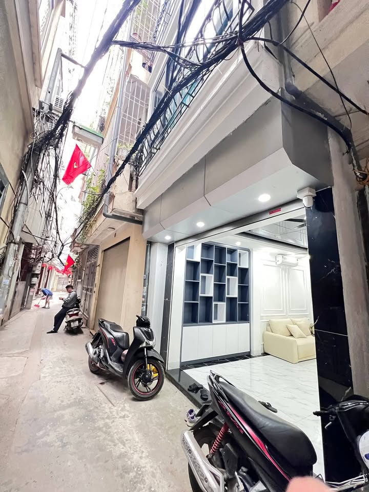 Nhà 5 tầng Bùi Xương Trạch, 42m² giá 11.5 tỷ - Nhà mới lung linh, đầy đủ nội thất!