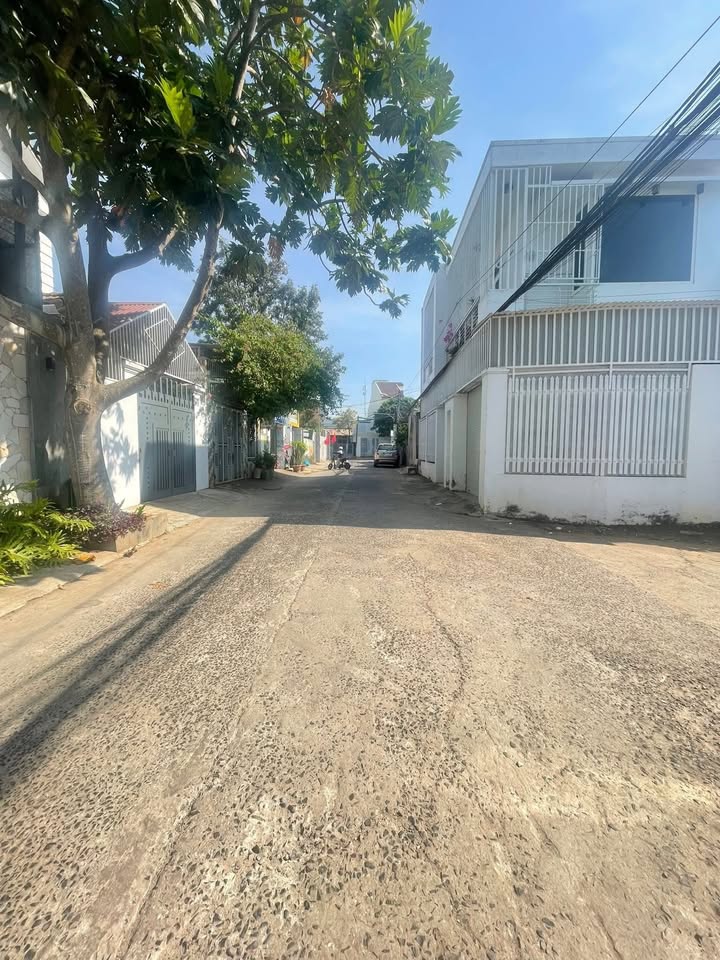 Bán nhà mặt tiền Nguyễn Lâm 108m² giá 5,2 tỷ - Góc 2 mặt tiền đẹp