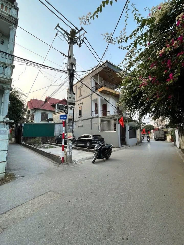 Đất góc trục chính Trâu Quỳ 60m² giá 9 tỷ - Đầu tư sinh lời ngay!