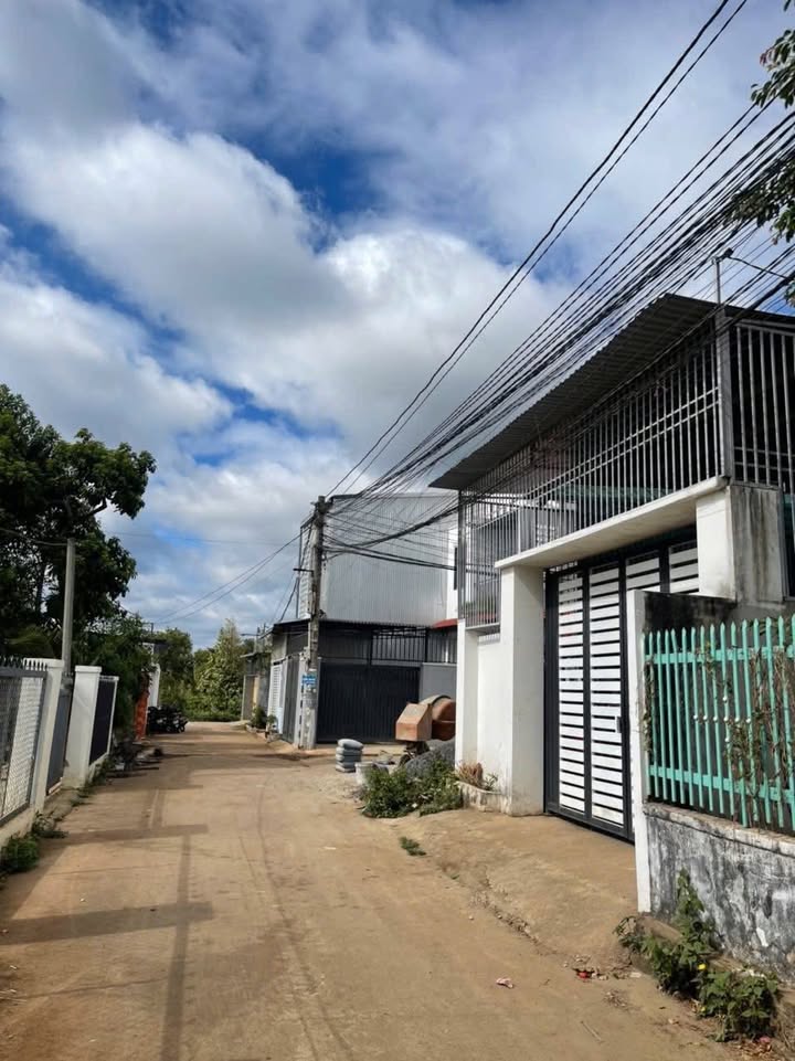 Nhà gác lửng kiên cố tại Buôn Ma Thuột 156m² giá 3,39 tỷ - Hàng xóm thân thiện