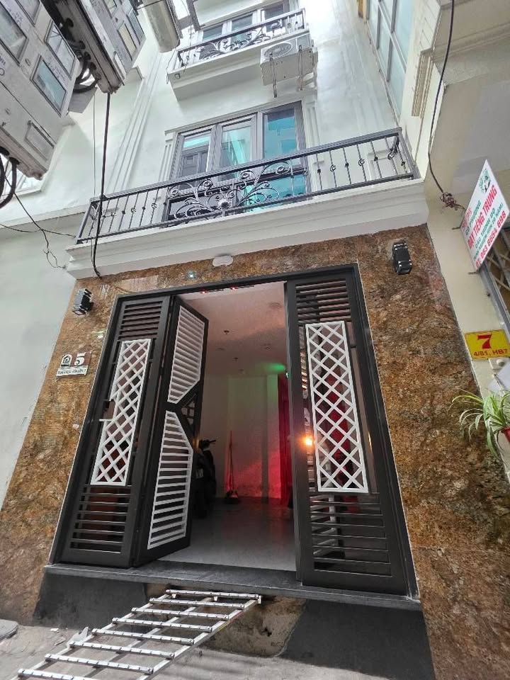 Nhà 5 tầng Bạch Mai 40m² giá 10.9 tỷ - Đầu tư sinh lời cực tốt!