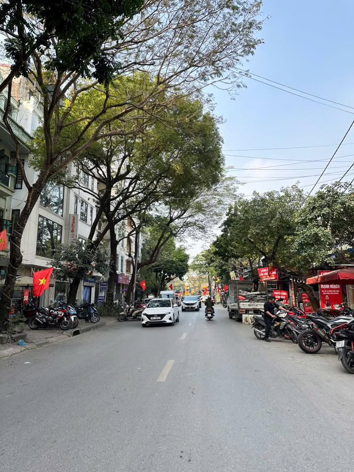 Nhà phố Đại Từ 43m² giá 11 tỷ - Lô góc kinh doanh sầm uất!