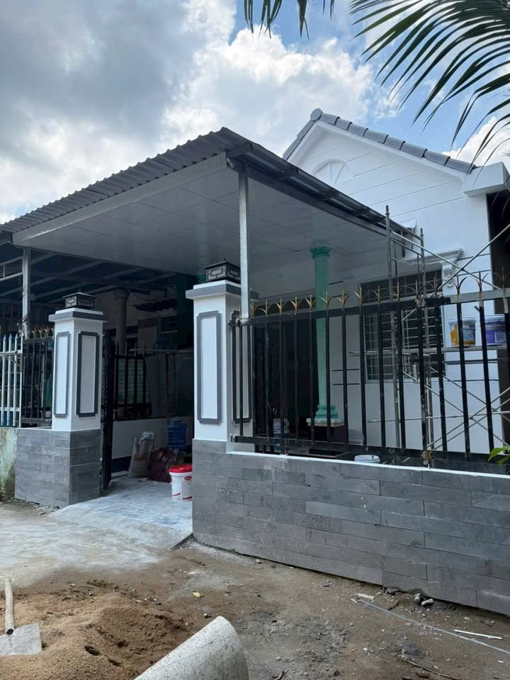 Nhà bán Phú Khương, Bến Tre 108m² giá 1.35 tỷ - Khu dân cư đông đúc!