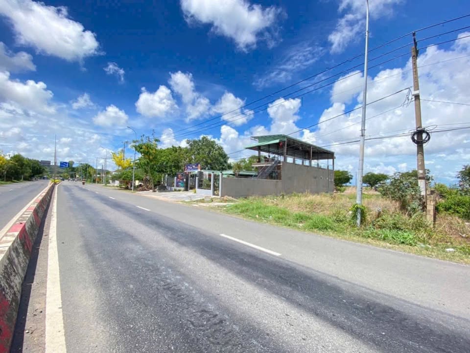 Nhà mặt tiền Tỉnh lộ 44A Thị trấn Long Điền 175m² giá 2.45 tỷ - Cơ hội đầu tư không thể bỏ lỡ!