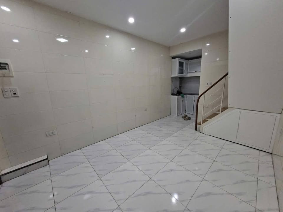 Nhà 2 Tầng Phố Dư Hàng, 20m² giá 1.2 tỷ - Đầu tư sinh lời ổn định!