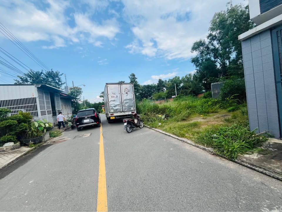 Lô đất Tân Đông Hiệp 101,3m² giá 3,2 tỷ - Sổ hồng riêng, xây dựng tự do!