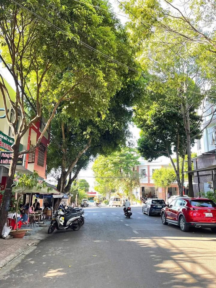 Nhà mặt tiền đường Nguyễn Bỉnh Khiêm, Buôn Ma Thuột, 91m², giá 6.8 tỷ - Kinh doanh sầm uất!