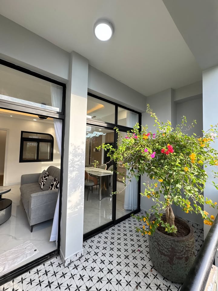 Nhà phố Mỹ Phước, Bến Cát 108m² giá 7.8 tỷ - Căn góc view Villa