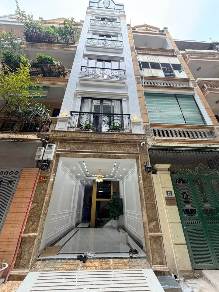 Nhà phố 6 tầng Cầu Giấy 105m² giá 33.9 tỷ - Kinh doanh đỉnh cao!