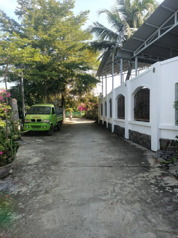 Đất nền mặt tiền đường bê tông 100m² giá 300 triệu - Cơ hội đầu tư tuyệt vời!