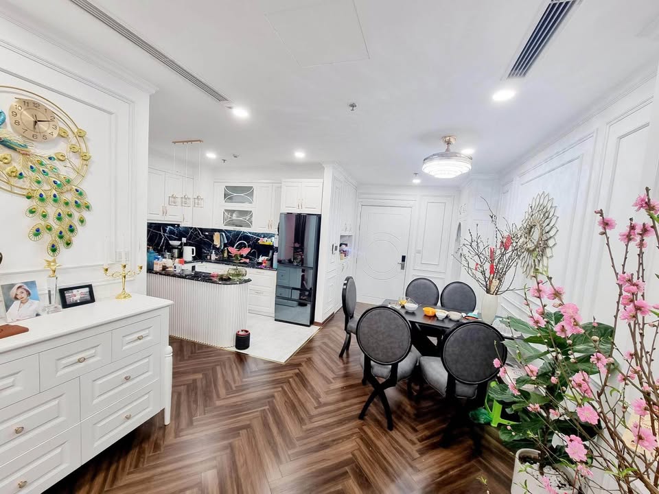 Căn hộ 3 ngủ Phường 3, Quận 3, 106m² giá 13 tỷ - View bể bơi thoáng đãng!