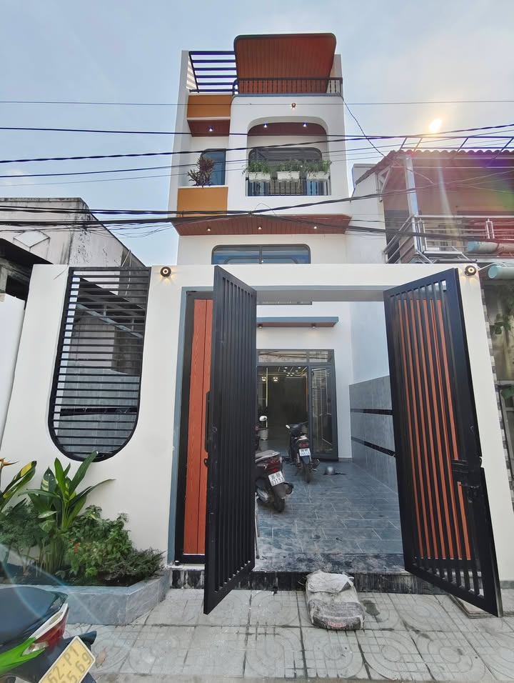 Nhà đẹp 1 trệt 2 lầu tại Mỹ Hạnh Nam, 83m² giá 2.8 tỷ - Vào ở ngay!