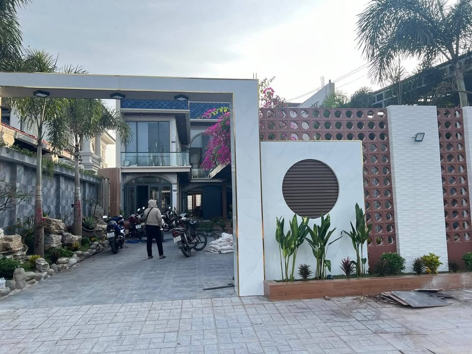 Biệt thự Khu C, Đường Nhựa Hải Lâm Bàu Trứ, 400m² giá 7.5 tỷ - Vị trí đắc địa, gần núi!