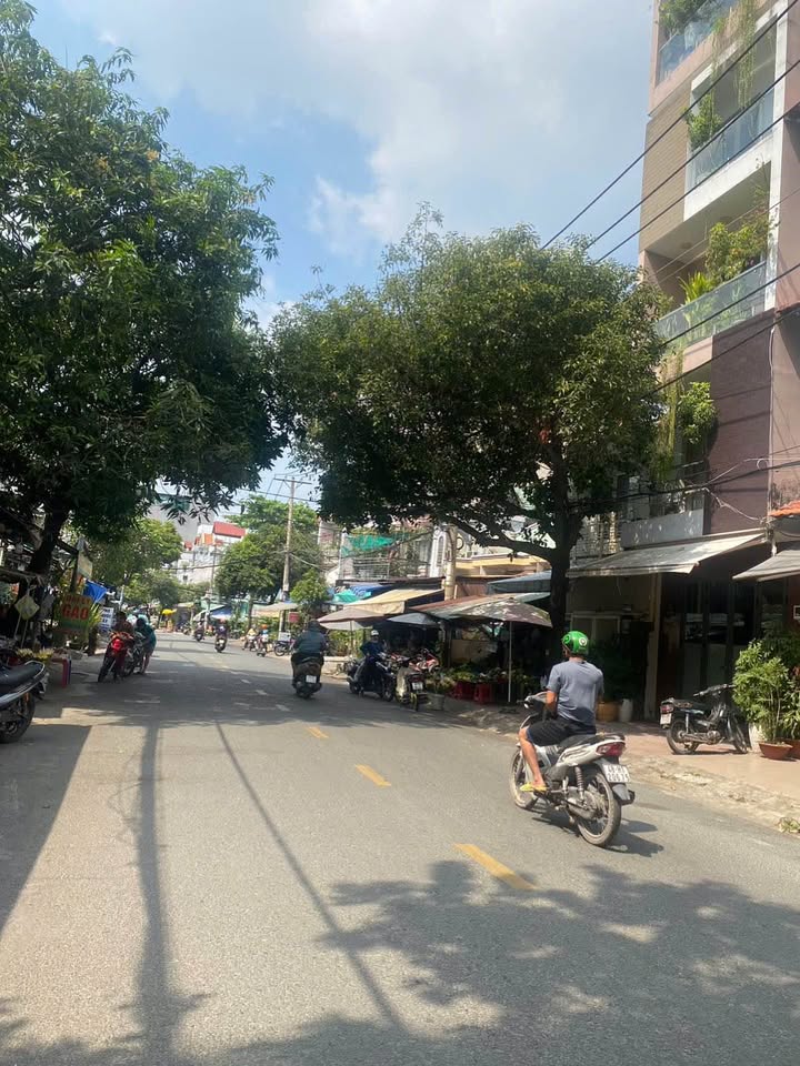 Mặt tiền kinh doanh Tân Phú 65m² giá 7 tỷ - Vị trí đắc địa sát Eon Mall!