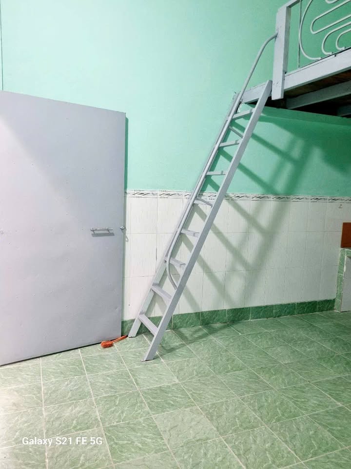 Phòng trọ cho thuê tại Đường Trần Quang Diệu, Bình Thủy - Gác lửng giá chỉ 1,5 triệu!