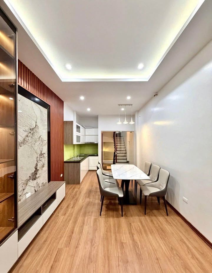 Nhà mặt ngõ Phạm Văn Đồng, Cầu Giấy, 37m², giá 8 tỷ - Cơ hội kinh doanh tuyệt vời!