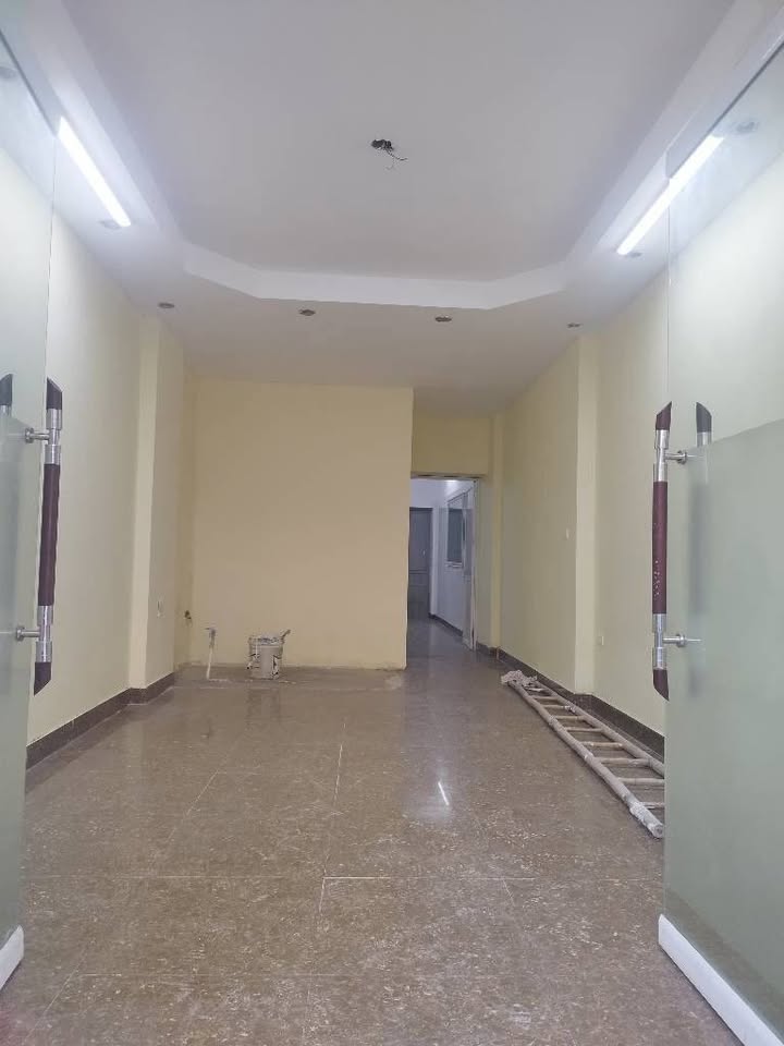 Căn hộ Tập thể Tầng 1 Hai Bà Trưng 50m² giá 4.25 tỷ - Ô tô đỗ cửa, 2 mặt ngõ!