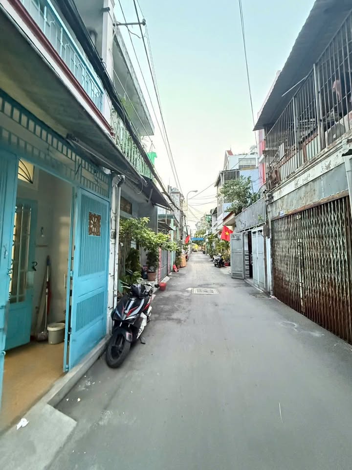 Nhà hẻm xe tải Nguyễn Tư Giản, Gò Vấp 44m² giá 4.38 tỷ - Vị trí đẹp, tiện ích đầy đủ!