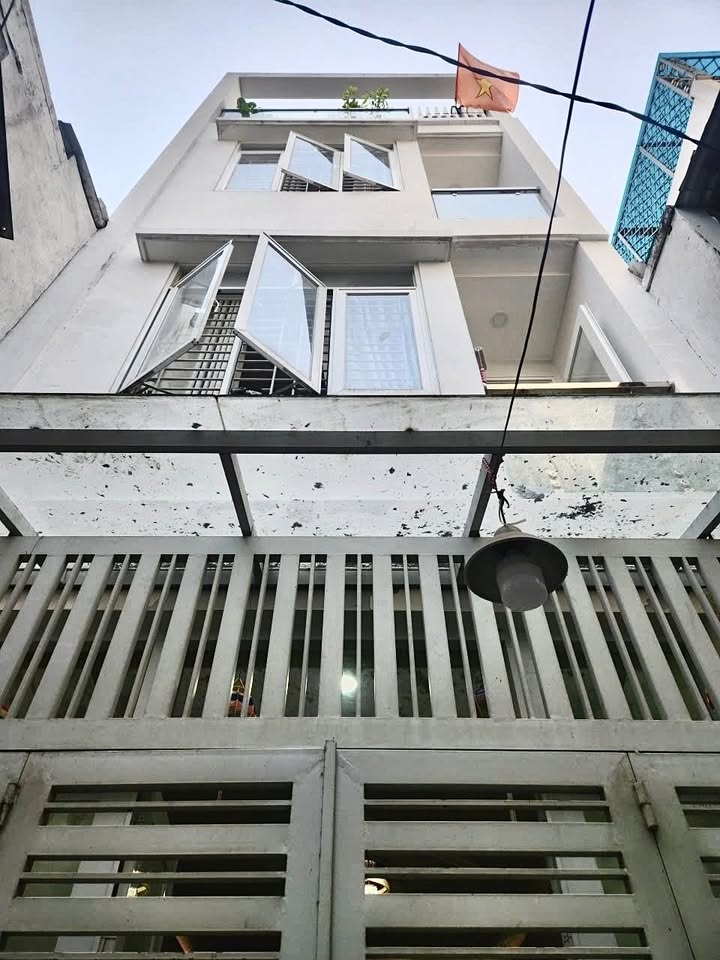 Nhà phố Phùng Văn Cung, Phú Nhuận 39m² giá 7.3 tỷ - Hẻm thông ra Nguyễn Đình Chiểu!