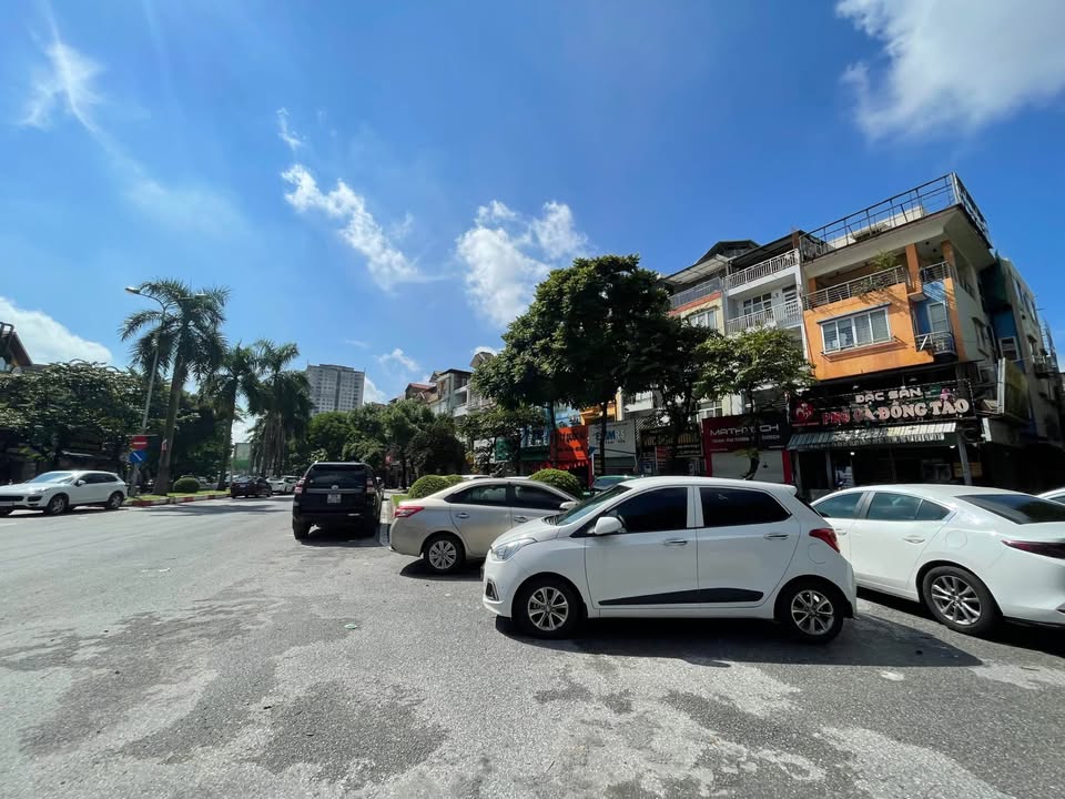 Shophouse KĐT Văn Quán 100m² giá 20 tỷ - Vị trí đắc địa, kinh doanh sầm uất!