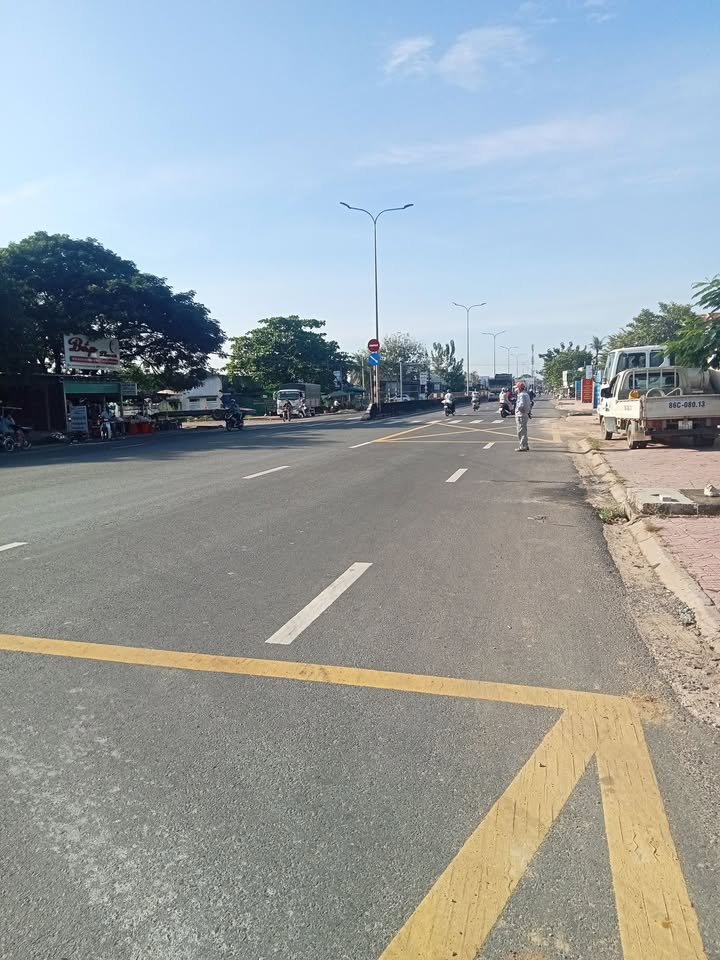 Bán gấp FrontHouse mặt tiền Nhựa, Xã Hàm Thắng, 100m² - Vị trí đắc địa, giá chỉ 1.05 tỷ!