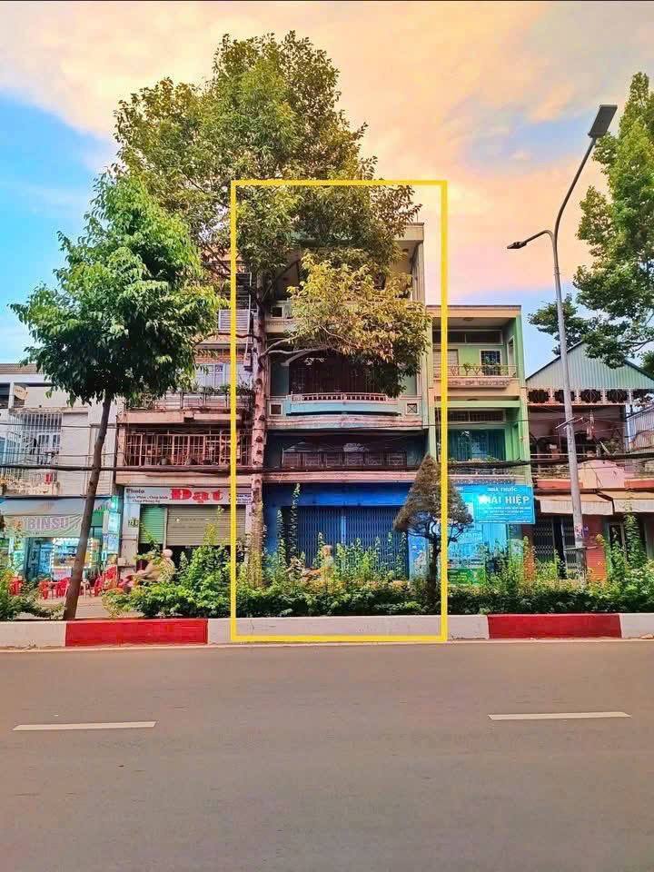 Nhà mặt tiền đường Nguyễn Ái Quốc, Biên Hòa 122m² giá 14 tỷ - Kinh doanh thuận lợi!