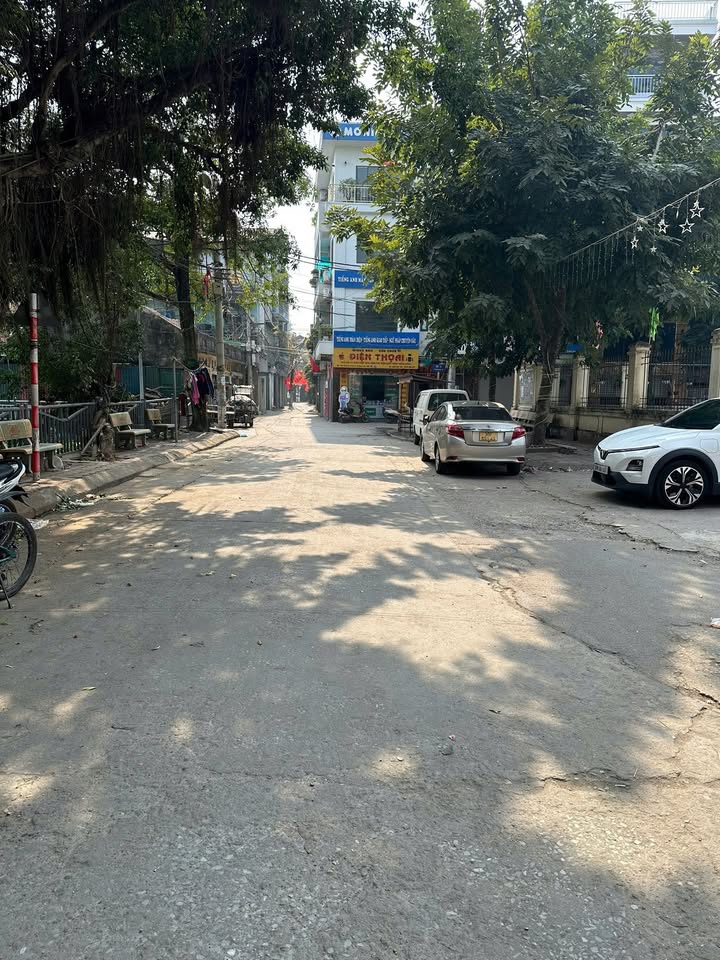 Bán đất tặng nhà 3 tầng tại Hoàng Liệt, 55m² chỉ 11 tỷ - Cơ hội tuyệt vời cho đầu tư!